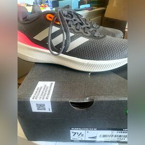 Adidas sneakers women’s 7.5 PERFECT!!